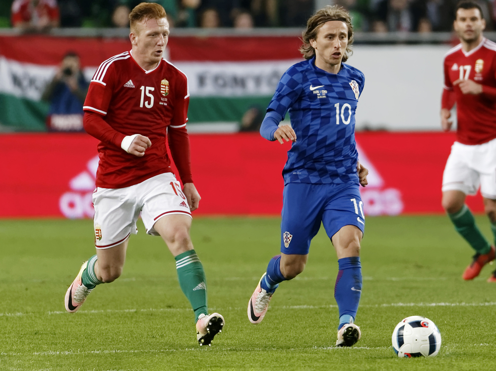 Kleinheisler és Modric. Fotó: Laszlo Szirtesi/Shutterstock.com