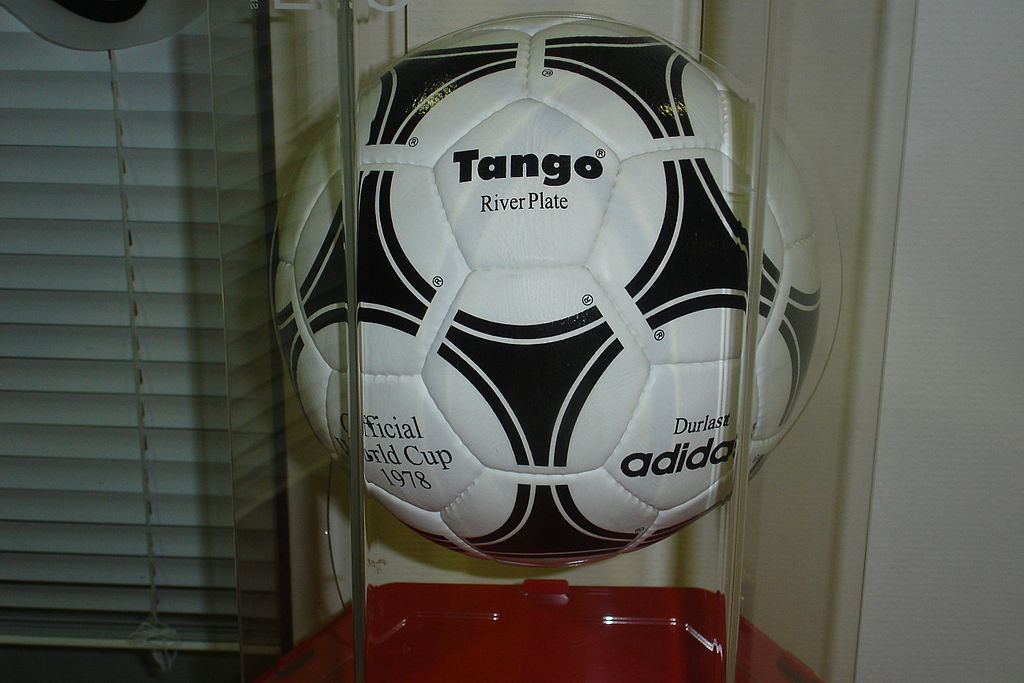 Adidas Tango River Plate. Fotó: Zac allan/Wikipédia