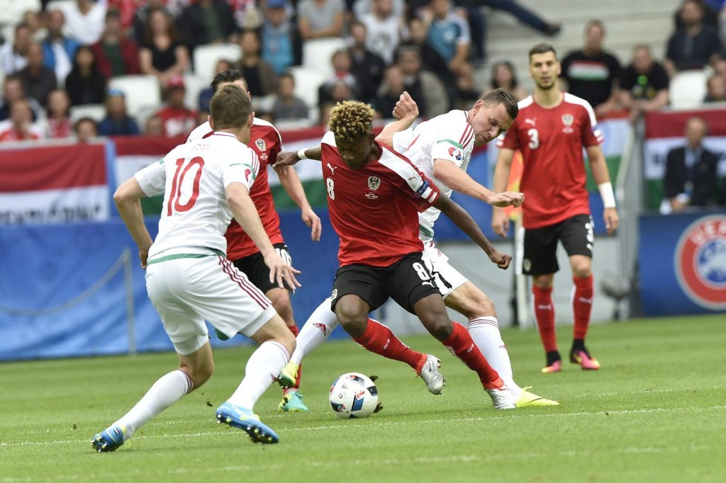 Bordeaux, 2016. június 14. Gera Zoltán (b), Szalai Ádám (j2) és az osztrák csapatban játszó David Alaba a franciaországi labdarúgó Európa-bajnokság F csoportja elsõ fordulójában játszott Ausztria - Magyarország mérkõzésen a Bordeaux-i Stadionban 2016. június 14-én. MTI Fotó: Illyés Tibor