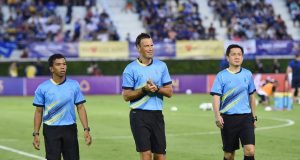 Mark Clattenburg, középen (Fotó: Pal2iyawit / Shutterstock.com)